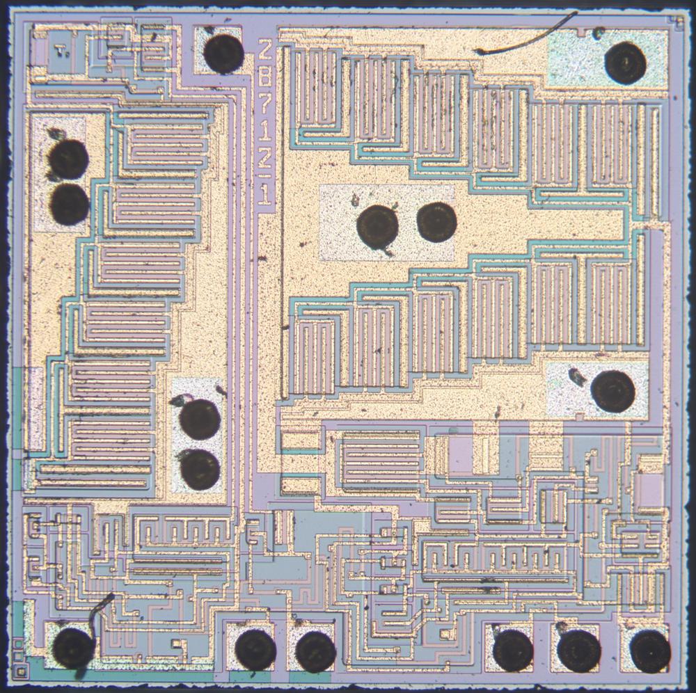 The power driver chip. Photo from siliconPr0n, (CC BY 4.0).